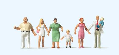 Familie Krause beim Spazierga 