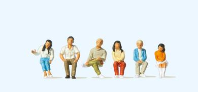 Sitzende Jugendliche 