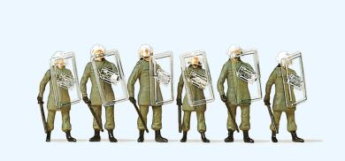 BGS. Einsatzanzug und Schutzh 