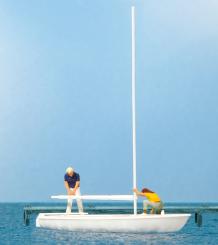 Segler beim Abtakeln. Segelbo 