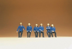 Sitzende Feuerwehrmänner 