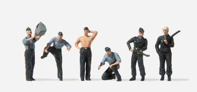 Panzersoldaten bei Wartungsar 