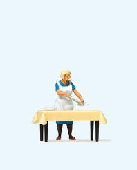 Hausfrau am Tisch, Essen schö 