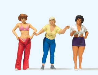 Frauen am Campingplatz 