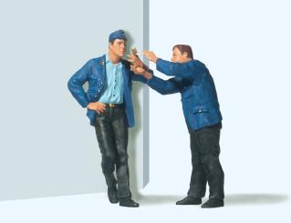 Bahnarbeiter, rauchend 