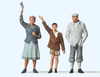 Winkende am Bahnsteig 