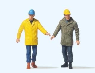 Industriearbeiter. Gehend 