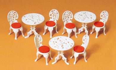 Tische, Stühle. Bausatz 