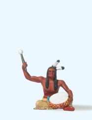 Indianer sitzend, mit Trommel 