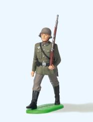 Soldat im Marsch, ohne Tornis 
