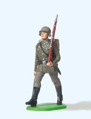 Soldat im Marsch, mit Tornist 