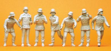 Feuerwehrmänner im Einsatz. B 