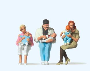 Sitzende Eltern, Kinder 