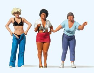 Frauen am Campingplatz 