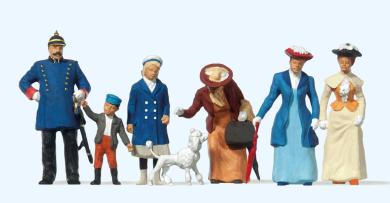 Passanten, Polizist. Um 1900 