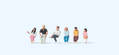 Sitzende Jugendliche 