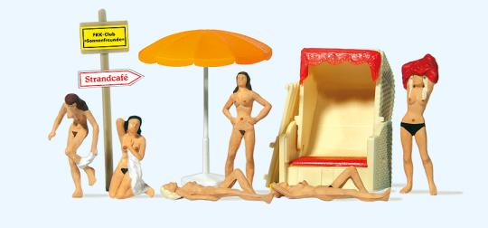 Am FKK-Strand. Strandkorb und 