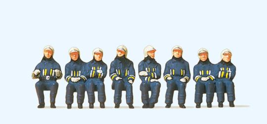 Feuerwehrmänner in moderner E 