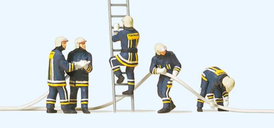 Feuerwehrmänner in moderner E 