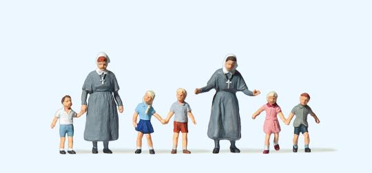 Diakonissen mit Kindern 