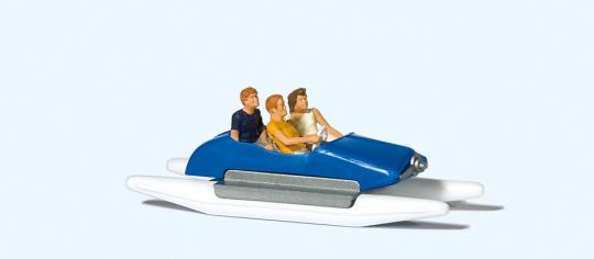 Familie im Tretboot (1) 