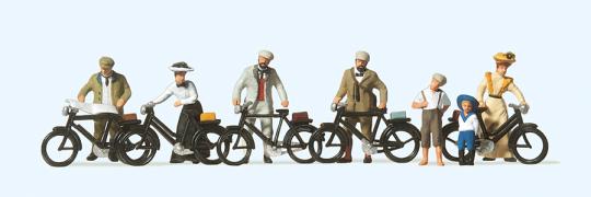 Stehende Radfahrer. Um 1900 