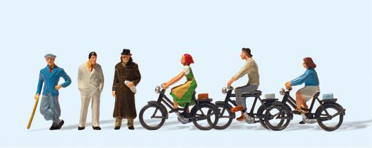 Passanten und Radfahrer. Um 1936 