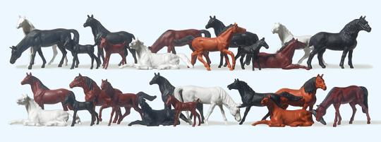 Pferde. 26 Figuren 