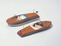 Zwei Motorboote. Bausatz 