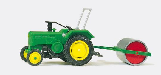 Ackerschlepper mit Ackerwalze 