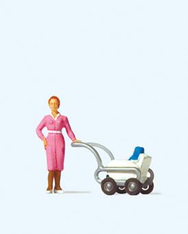 Frau mit Kinderwagen 