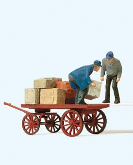 Verladearbeiter mit Karre 