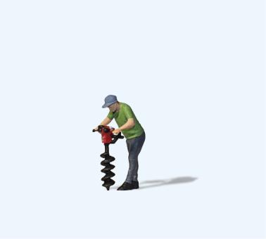 Arbeiter mit Erdbohrer 