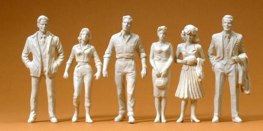 Passanten. 6 unbemalte Figure 