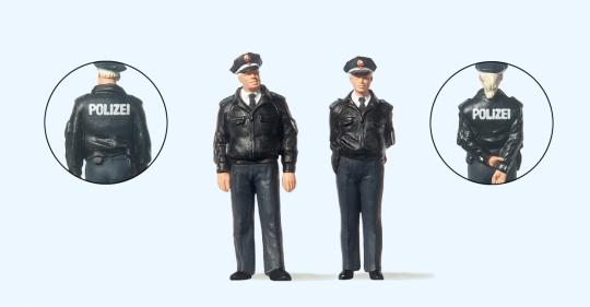 Polizisten stehend. Blaue Uni 